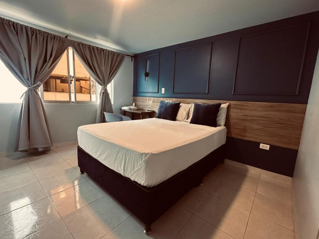 a bedroom with a large bed in a room at Hostel Brisas del Nevado in Ibagué