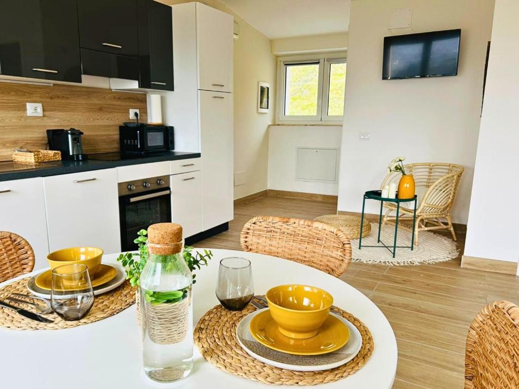 a kitchen and dining room with a table and chairs at Il Colle in Buia