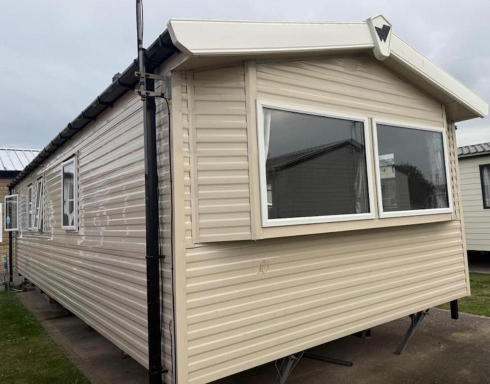 awning on the side of a tiny house at The Vacation Lyons Winkups Towyn in Kinmel Bay