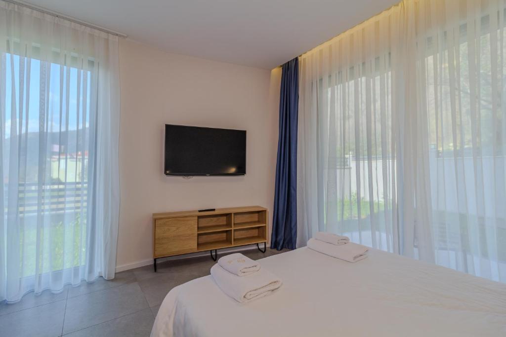 Royal Blue Resort & Residences - Deluxe Studio Apartment With Forest View