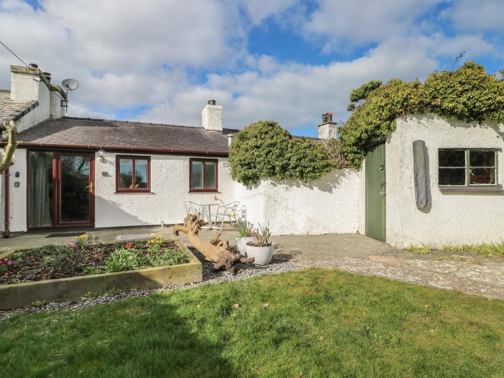 a house with a garden in front of it at Bwthyn in Moelfre