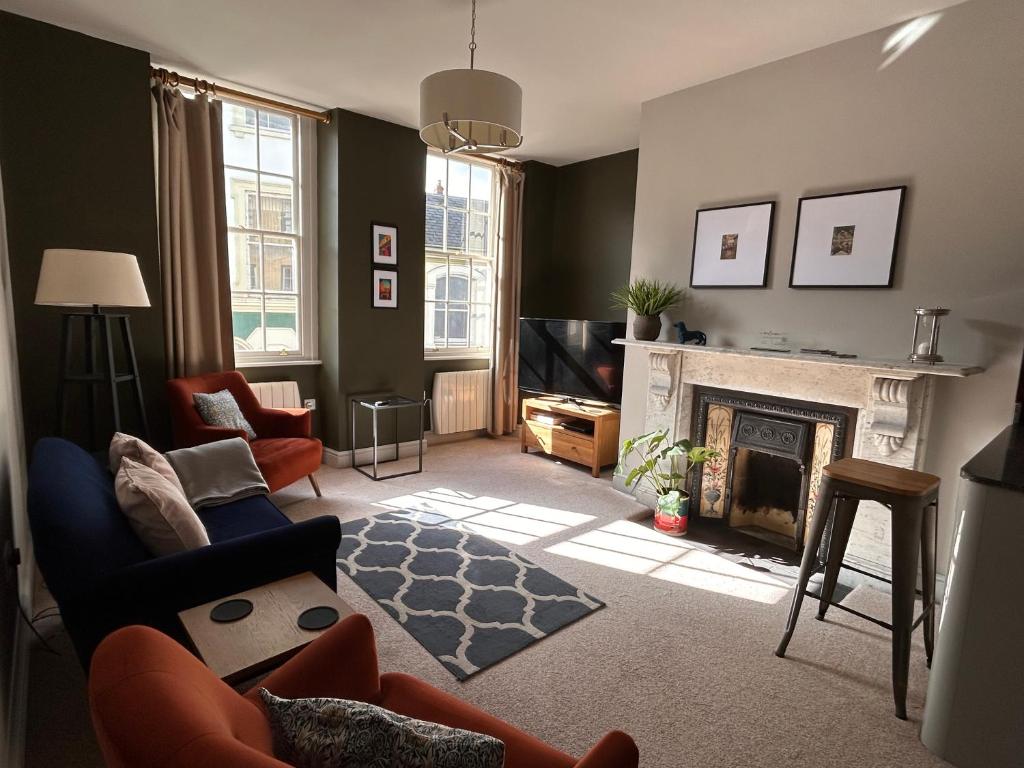 a living room with a fireplace and a tv at The Linen Loft - 2 Bed Apartment - Central Town Location - Reserved Parking Space Included in Ross on Wye