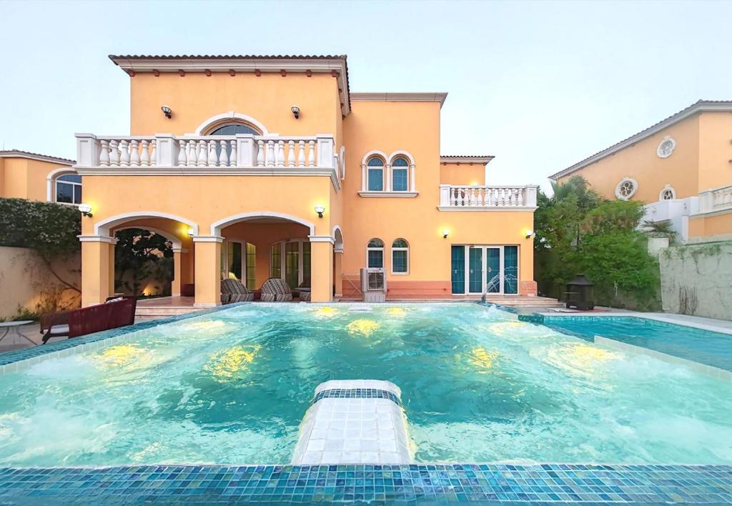 Ferrara holiday homes 7 Bedroom villa with Private Pool（ドバイ）：（最新料金：2026年）
