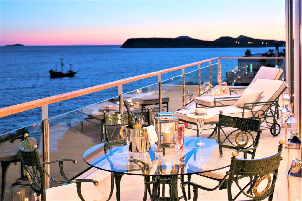 Royal Princess Hotel - Housity
