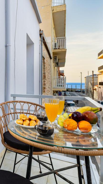 Sea & City - Luxury Seaside Maisonette with Private Rooftop Cinema - 50m from Beach & 300 m from Old Town