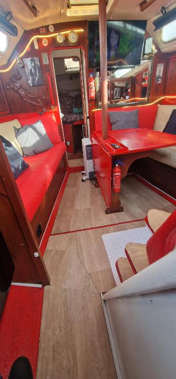 Ma Belle Lana, Voilier Privé, La Mer à Portée de Main