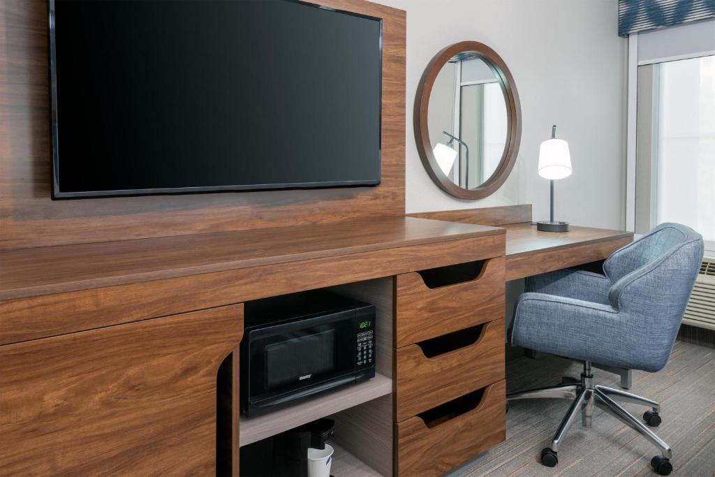 Hampton Inn & Suites Charlottesville at the University photo