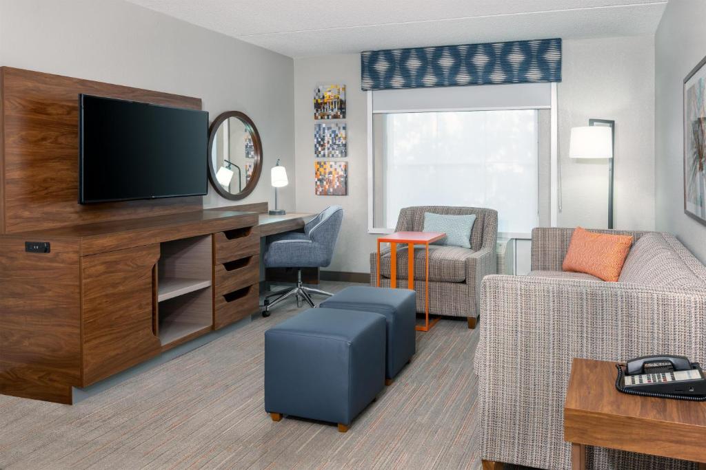 Hampton Inn & Suites Charlottesville at the University photo