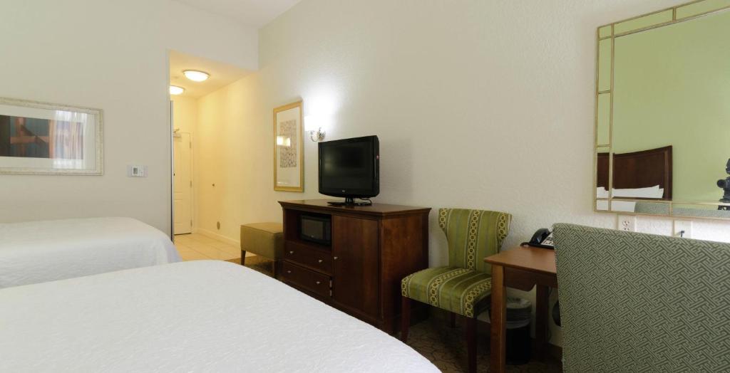 Hampton Inn Hickory - Room With Two Queen Beds - Non-Smoking