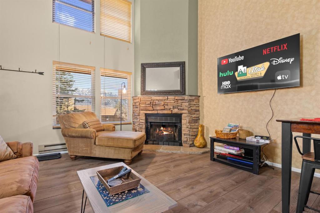 a living room with a couch and a fireplace at Sigi's Longhorn Lodge WL1409 Gym Ski Powder Mtn in Eden