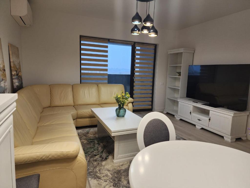 a living room with a couch and a television at Luxury apartment Avanera in Suceava
