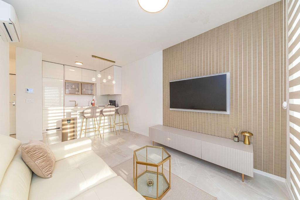 Urban&chick apt with garage