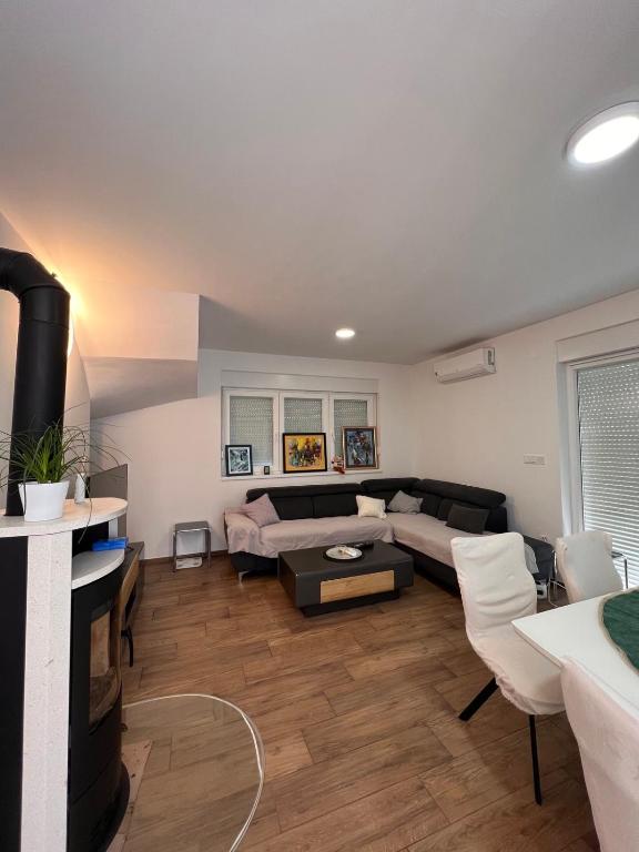a living room with a couch and a fireplace at Apartman Karmen in Brodarica