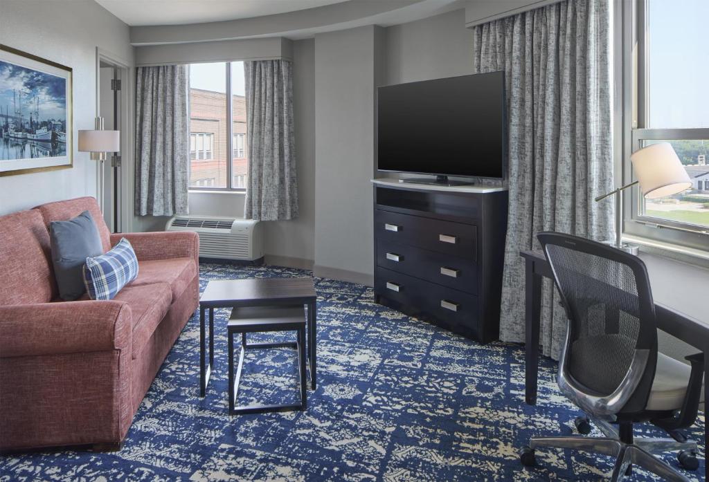 Homewood Suites Savannah Historic District/Riverfront photo