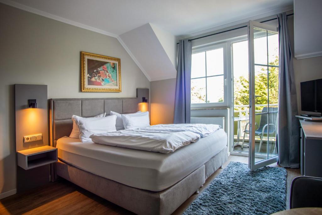 Hotel Ostseeblick - direkt hinter den Dünen - Deluxe Double Room With Balcony And Sea View
