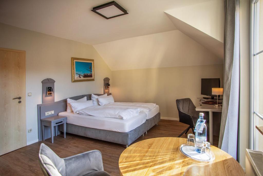 Hotel Ostseeblick - direkt hinter den Dünen - Double Room With Balcony (2 Adults + 1 Child)