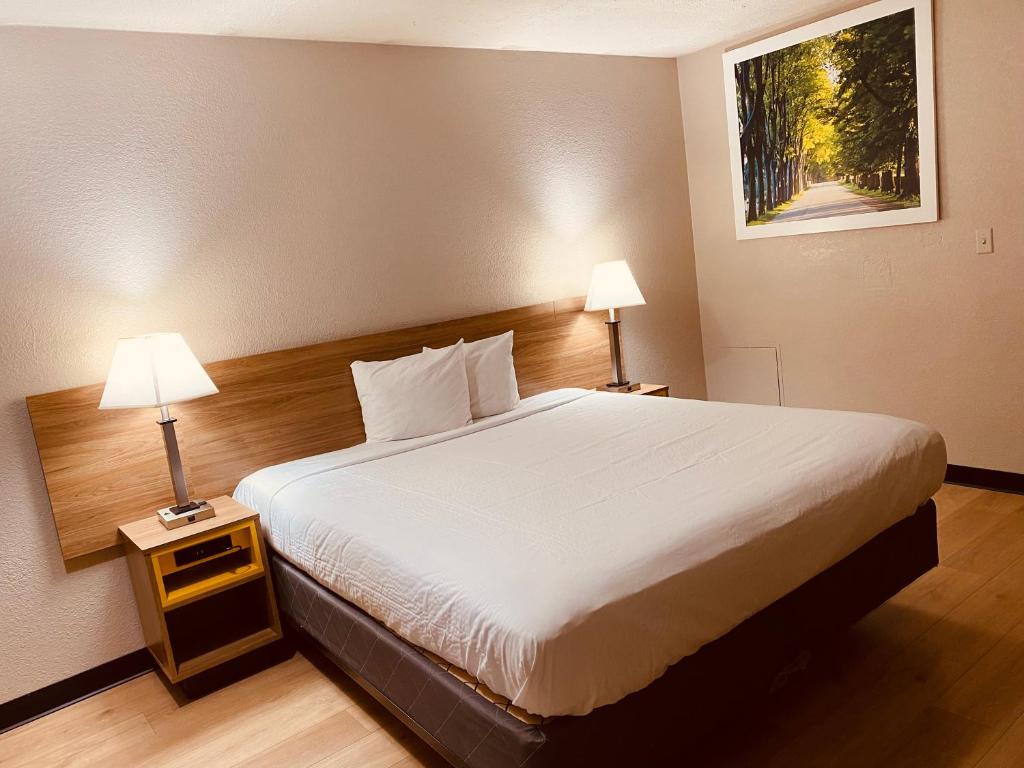 Days Inn by Wyndham Amherst OH - Near Cleveland Cedar Point & Lake Erie - キングルーム バリアフリー/禁煙