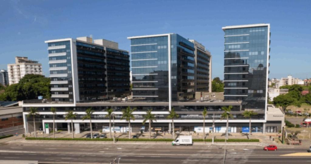 a parking lot in front of some tall buildings at Loft Exclusivo - Maxplaza in Canoas