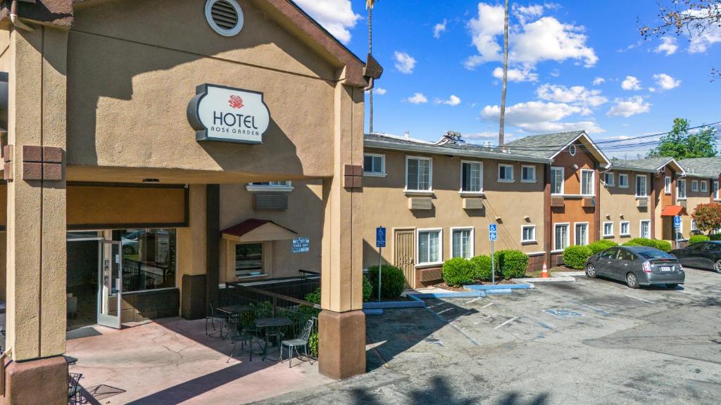 a hotel sign on the side of a building at Rose Garden Inn - San Jose Airport in San Jose