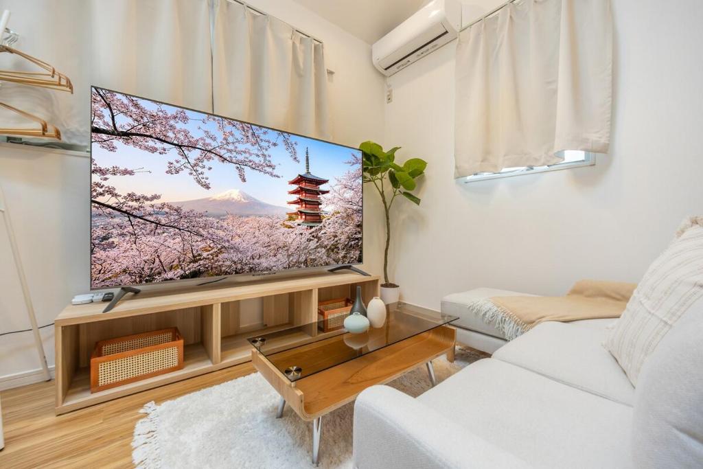 Within walking distance of Skytree, 6 mins from the station, Entire building for rent for up to 8 ppl, Free parking