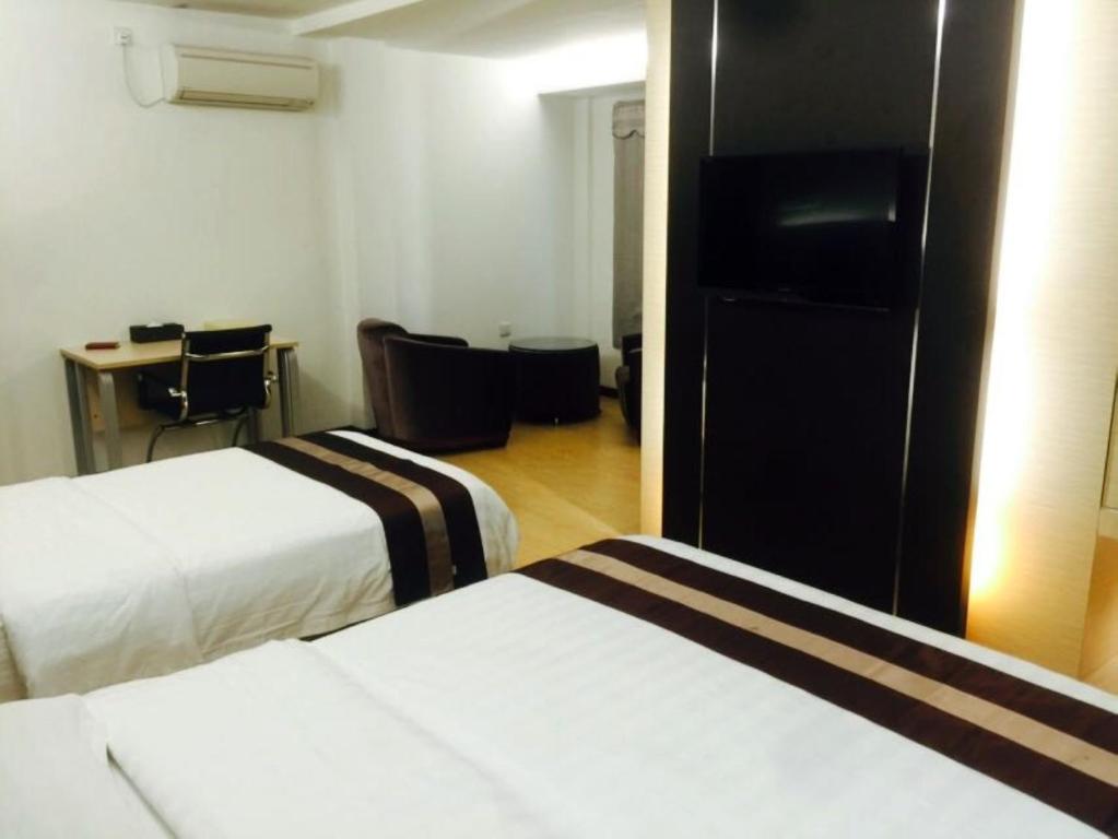 Postel nebo postele na pokoji v ubytování Kingsley Hotel
