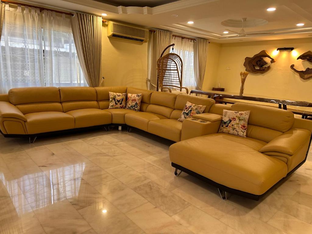 a large living room with a couch and chairs at UncleLiew Cozy Home 老刘民宿 in Sekinchan