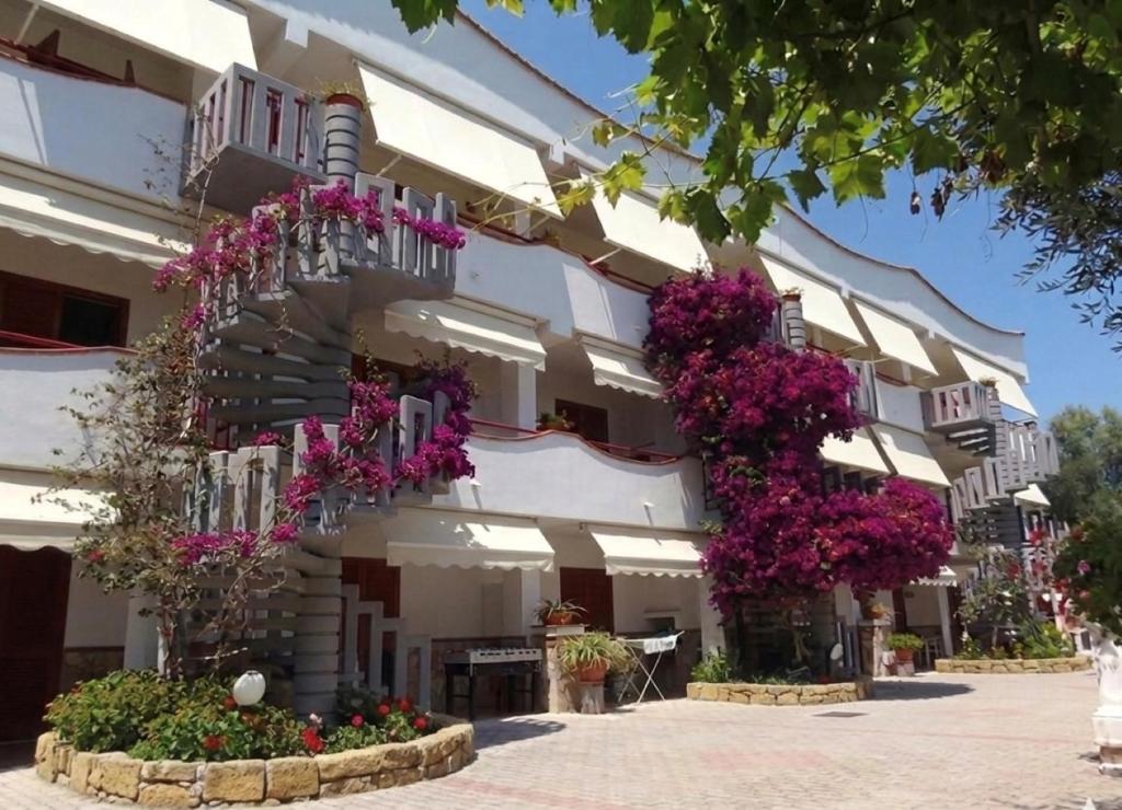 a building with flowers on the side of it at Residence Jolly in Peschici