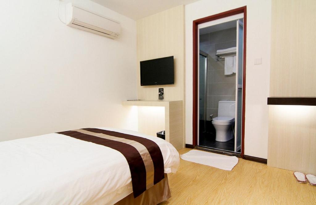 Postel nebo postele na pokoji v ubytování Kingsley Hotel