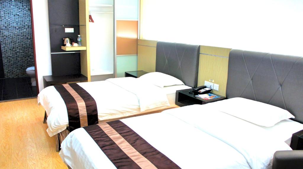 Postel nebo postele na pokoji v ubytování Kingsley Hotel