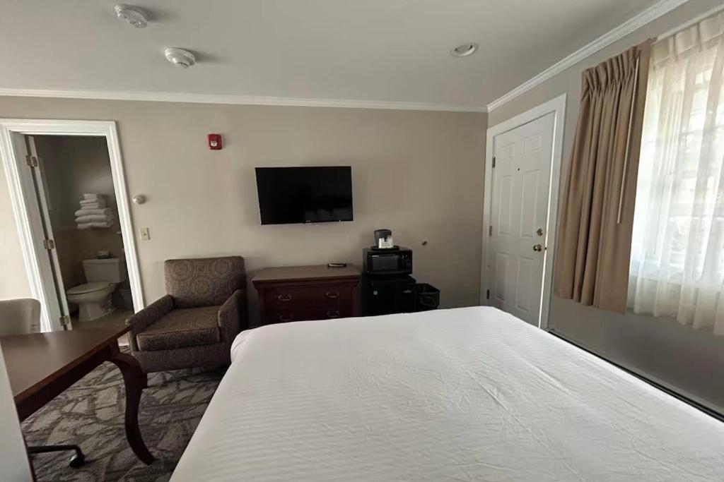 Golden Gables Inn Dazzler Select by Wyndham photo
