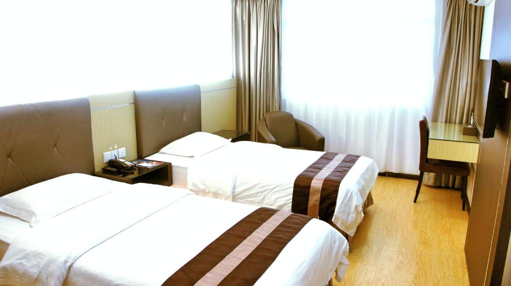 Postel nebo postele na pokoji v ubytování Kingsley Hotel