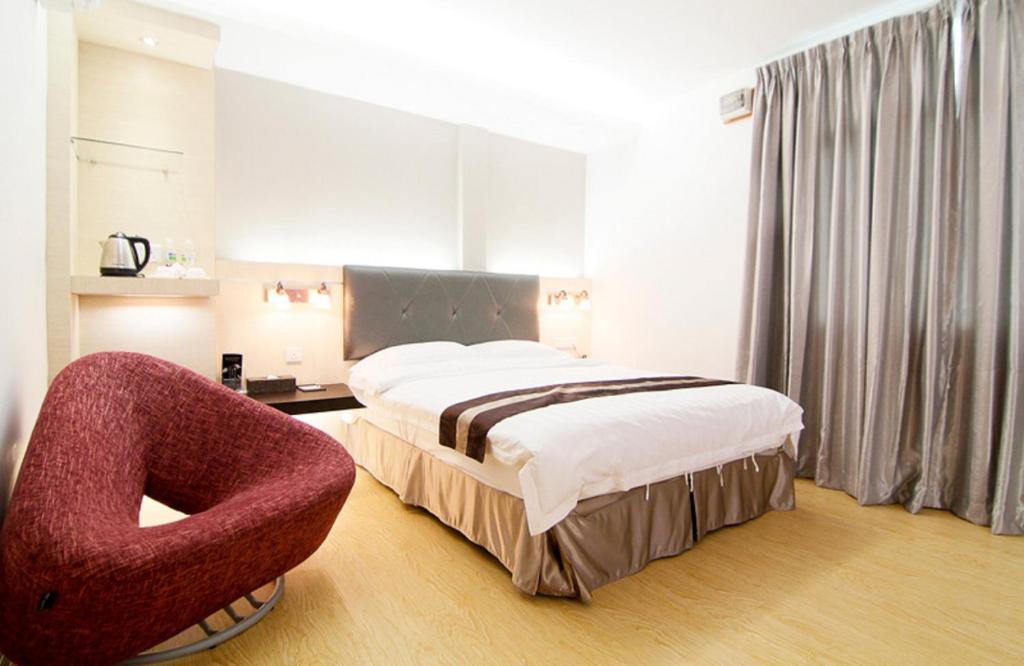 Postel nebo postele na pokoji v ubytování Kingsley Hotel