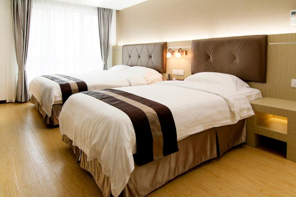 Postel nebo postele na pokoji v ubytování Kingsley Hotel