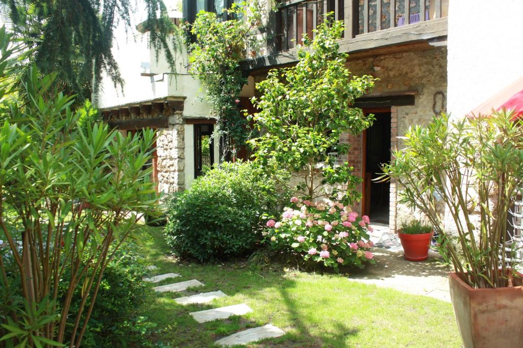 Gîte De Chevreuse - Two-Bedroom House
