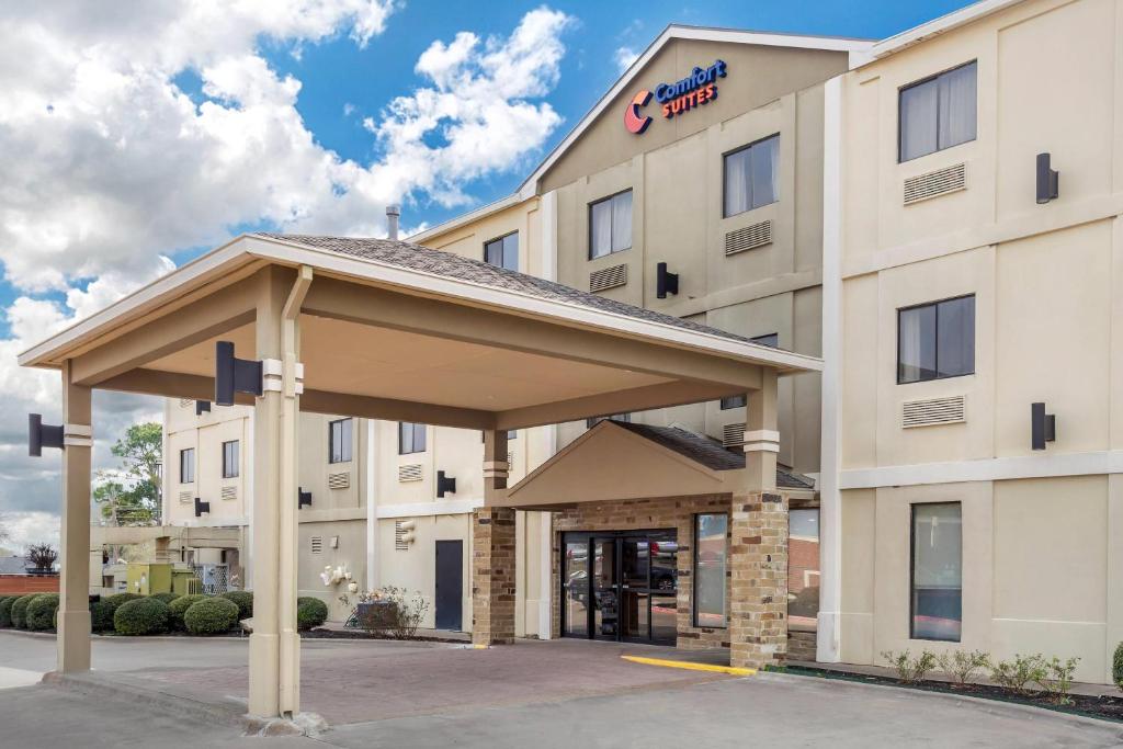 a rendering of a hotel with a gated entrance at Comfort Suites Brenham in Brenham