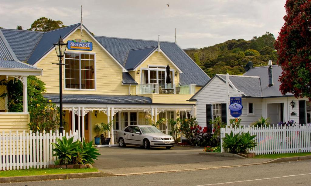 a yellow building with a car parked in front of it at Seaport Village Holiday Accommodation in Russell