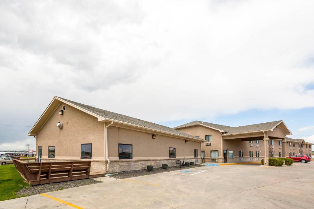 a building with a parking lot in front of it at Quality Inn Scottsbluff in Scottsbluff