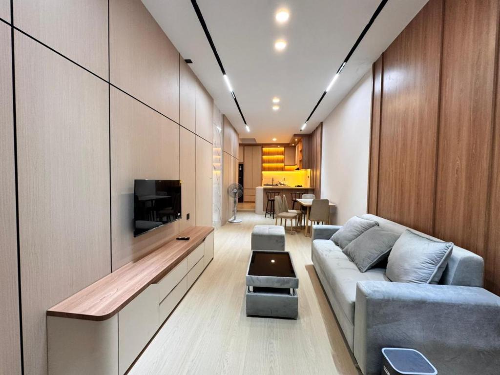 a living room with a couch and a tv at Hendi Homestay E No 8 Puriloka1 in Batam Center