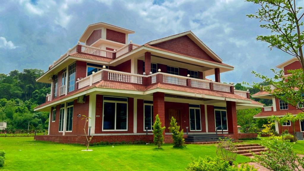 a large house with a green lawn in front of it at Selborne Villas in Nagothna