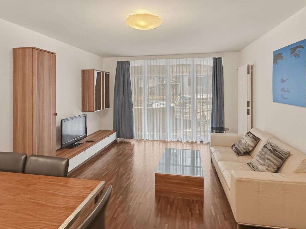 1BR with balcony near lake - Flower 1