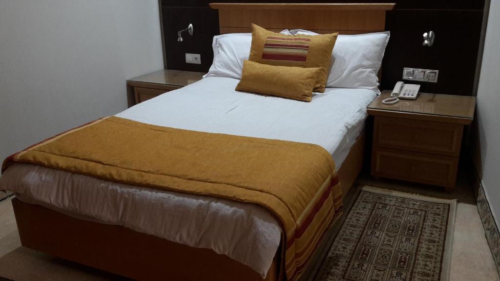 Postel nebo postele na pokoji v ubytování Hotel Julius