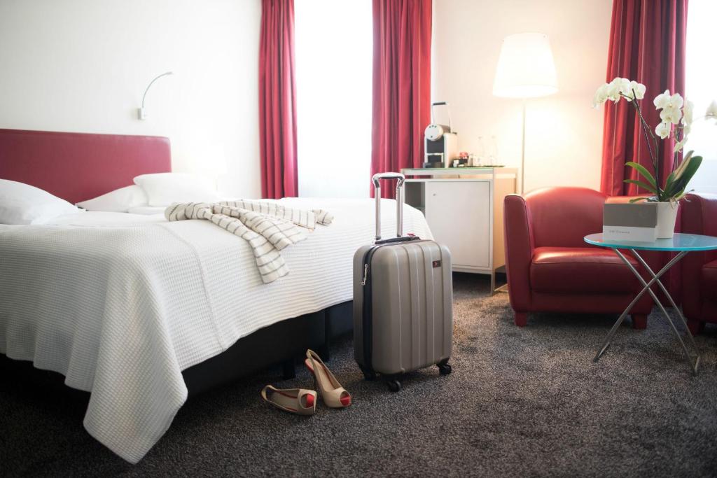 Postel nebo postele na pokoji v ubytování Hotel Glockenhof Zürich
