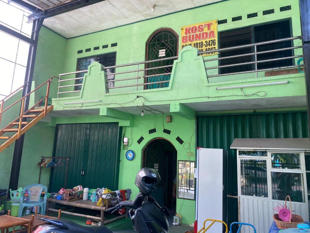 SPOT ON 94166 Kost Bunda Syariah - Hizvo