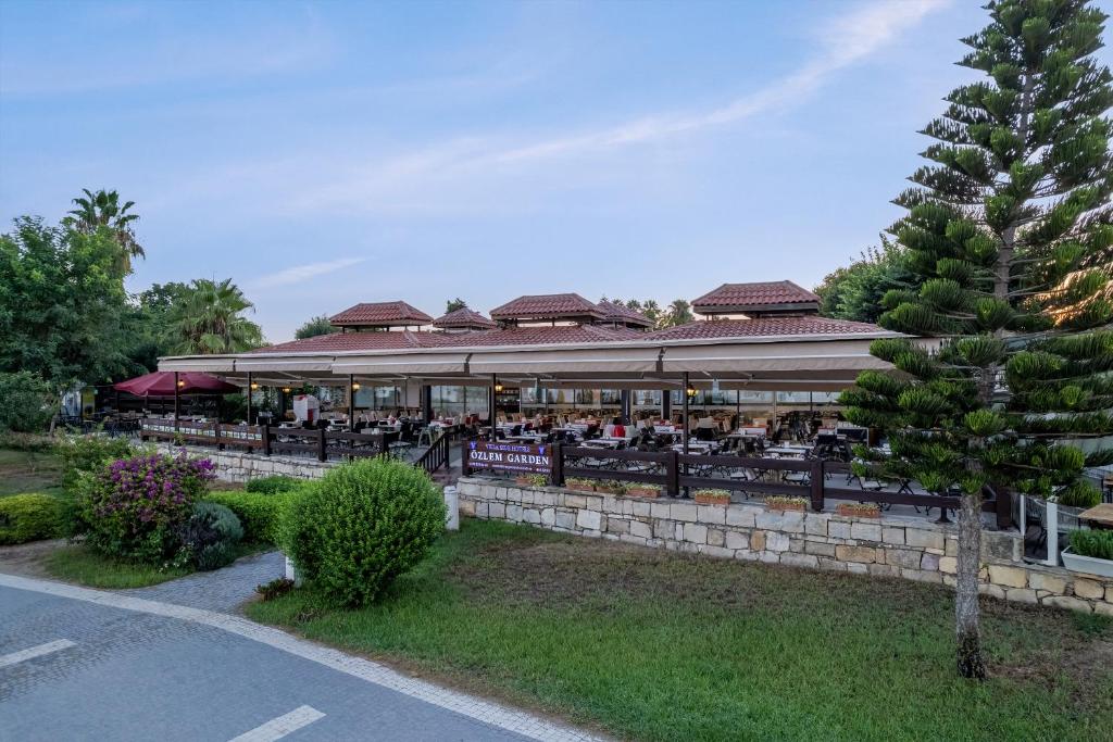 لابی و فضای عمومی Ozlem Garden Hotel - تصویر ۵