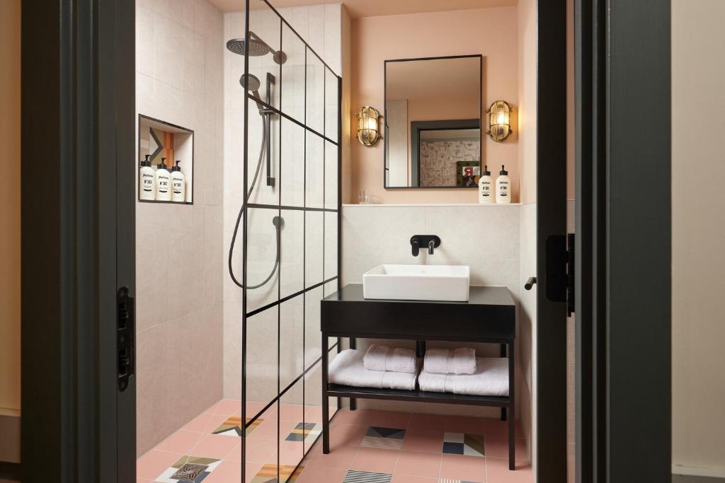 Hotel Indigo Gloucester - The Forum by IHG - Habitación Estándar Con Cama Queen