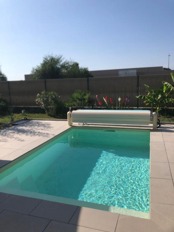 a swimming pool in a yard with at Chambre paisible in Albi
