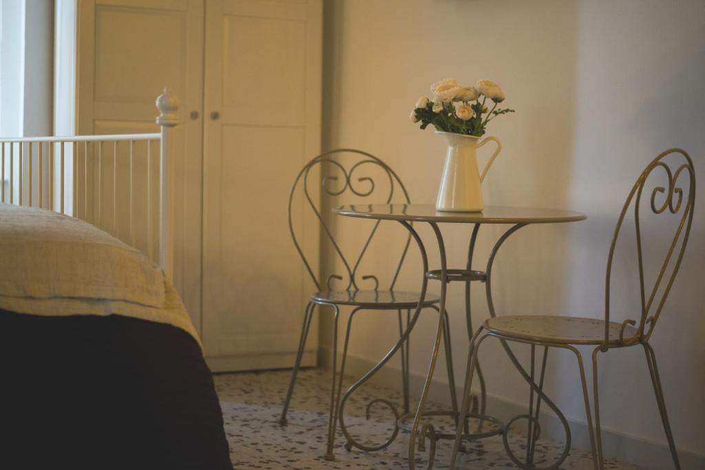Łóżko lub łóżka w pokoju w obiekcie Elegant B&B - Il Vicolo storico