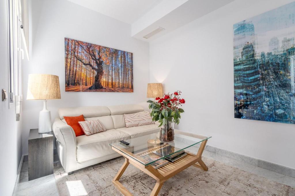 Cozy Apartment for 2 on Exclusive Street Madrid
