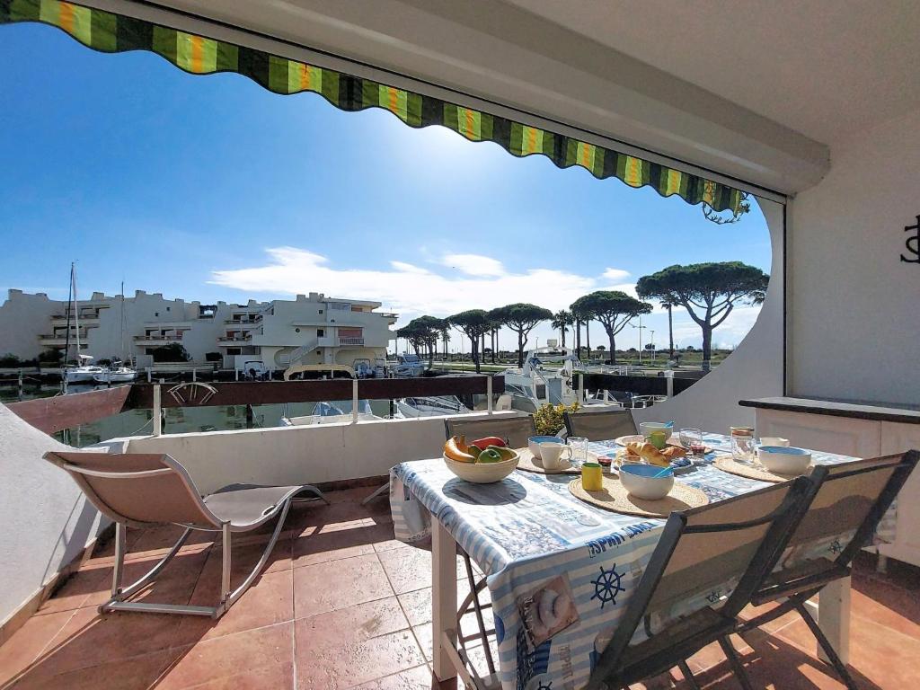 Apartment Les Marinas de la Plage I-3 by Interhome
