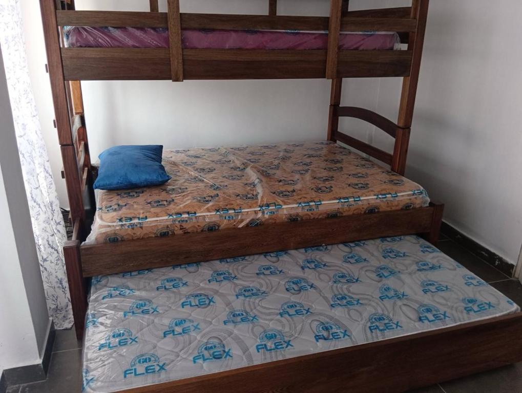 a couple of bunk beds in a room at Boca de viento Chica in Chicá